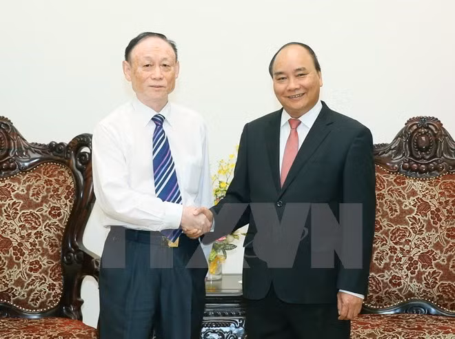 Le chef du gouvernement vietnamien reçoit le président du groupe chinois JA Solar ảnh 1