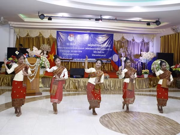 Clôture de la Rencontre d'amitié entre jeunes Vietnam-Laos 2016 ảnh 1