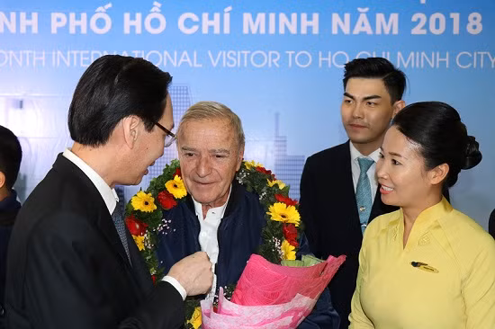 Hô Chi Minh-Ville accueille le visiteur étranger numéro 7 millions ảnh 1