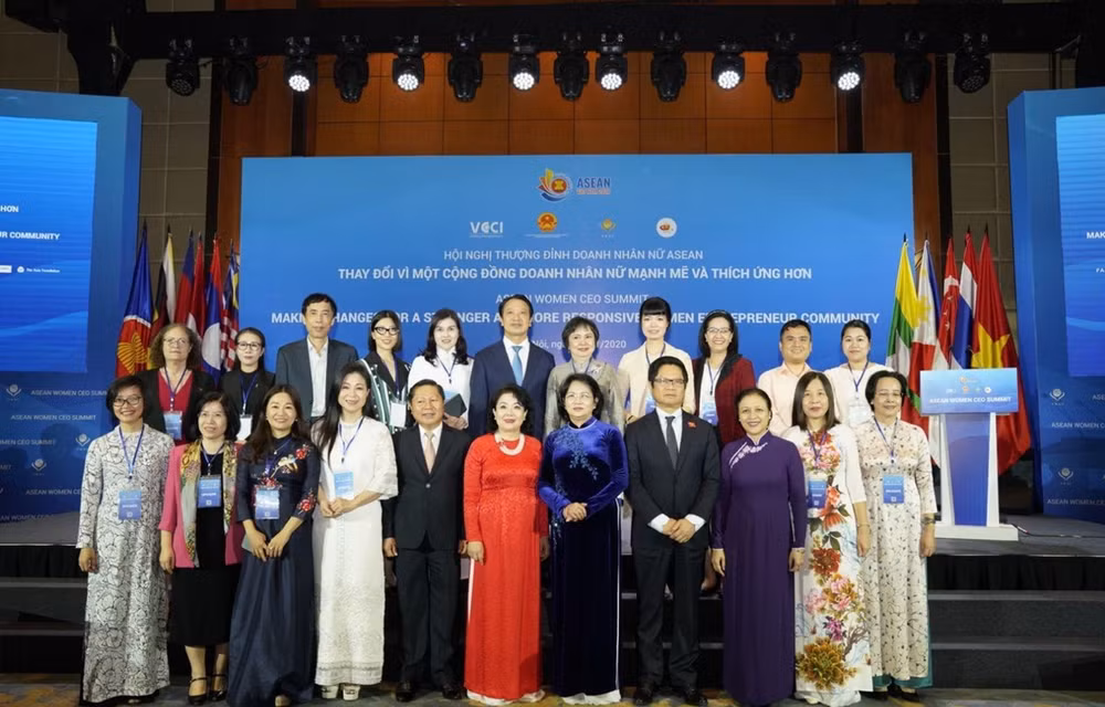 Le Sommet des femmes chefs d’entreprise de l’ASEAN et des entrepreneuses brillantes vietnamiennes ảnh 1