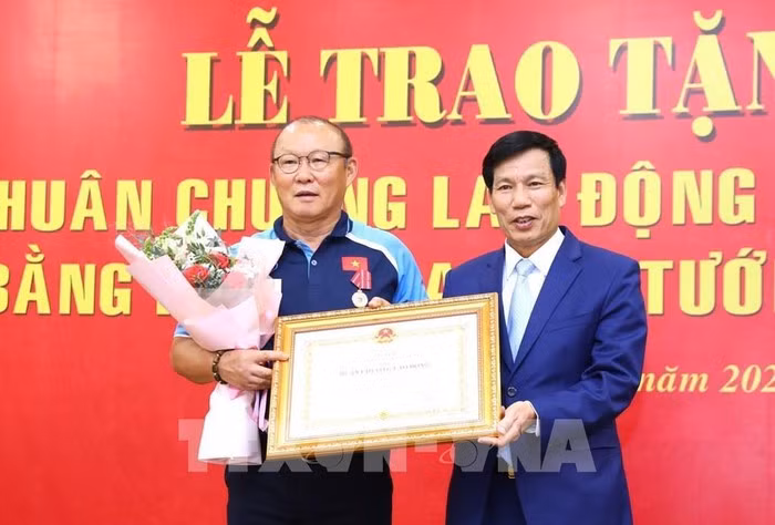 L’entraîneur en chef sud-coréen Park Hang-seo à l’honneur ảnh 1