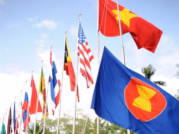 Cérémonie de lever du drapeau de l’ASEAN au Cambodge ảnh 1