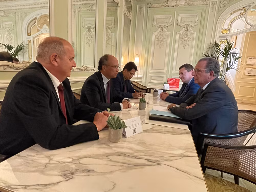 L'ambassadeur du Vietnam Dinh Toan Thang présente ses lettres de créance à Monaco ảnh 3