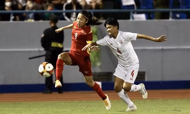 SEA Games 31 : le Vietnam bat le Myanmar en demi-finale de football féminin ảnh 1
