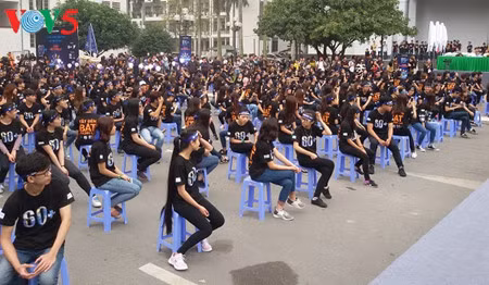«Heure de la Terre 2017» au Vietnam ảnh 1
