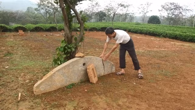 Découverte d'un ancien instrument de percussion en pierre à Tuyên Quang ảnh 1