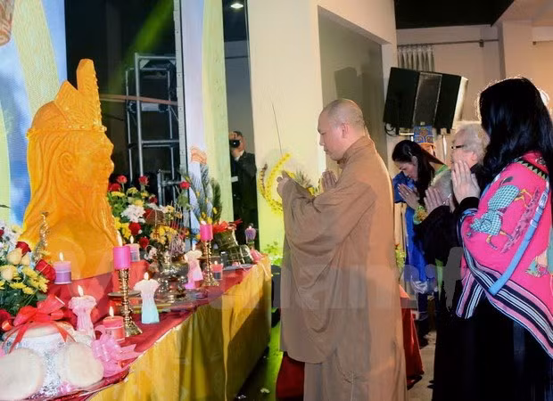 La Fête des rois fondateurs Hùng célébrée en République tchèque ảnh 1