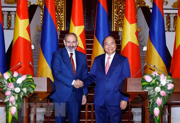 Entretien entre les Premiers ministres vietnamien et arménien ảnh 1