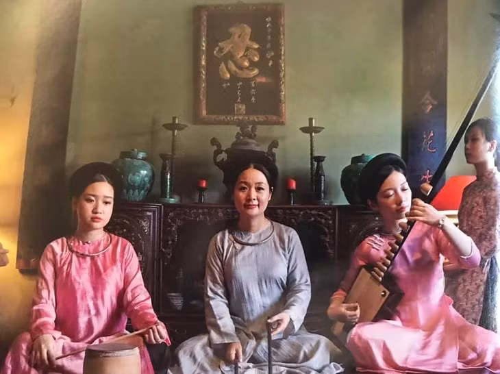 Pham Thi Huê, la passerelle entre le ca trù et la jeunesse ảnh 2