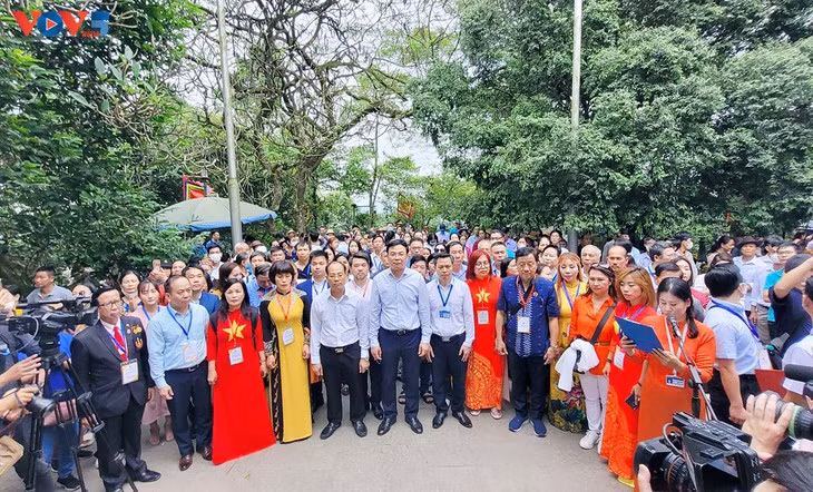 Les Viet- kieu de 23 pays célèbrent la fête des rois Hung 2023 ảnh 1