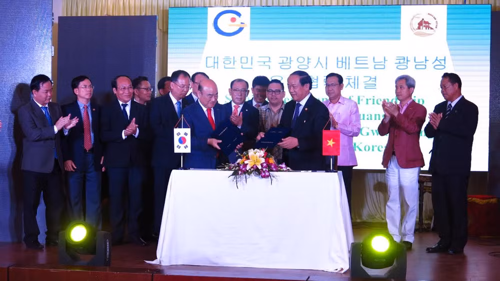 Quang Nam signe un accord de coopération avec la ville sud-coréenne de Gwangyang ảnh 1