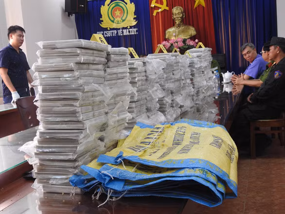 Un grand réseau transnational de trafic de drogue démantelé ảnh 1