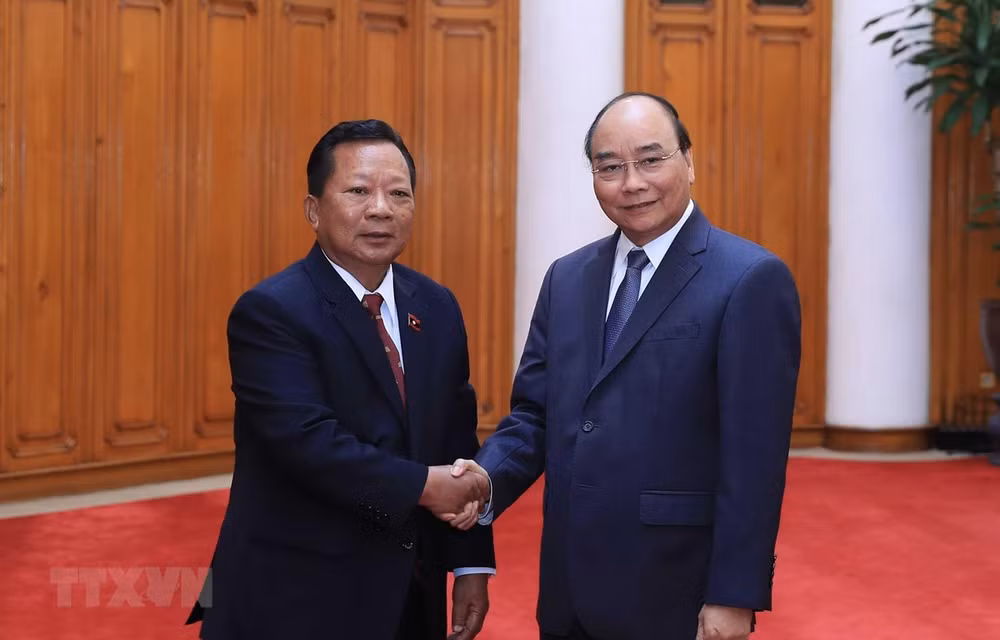 Le PM Nguyên Xuân Phuc reçoit les ministres laotien et cambodgien de la Défense ảnh 1