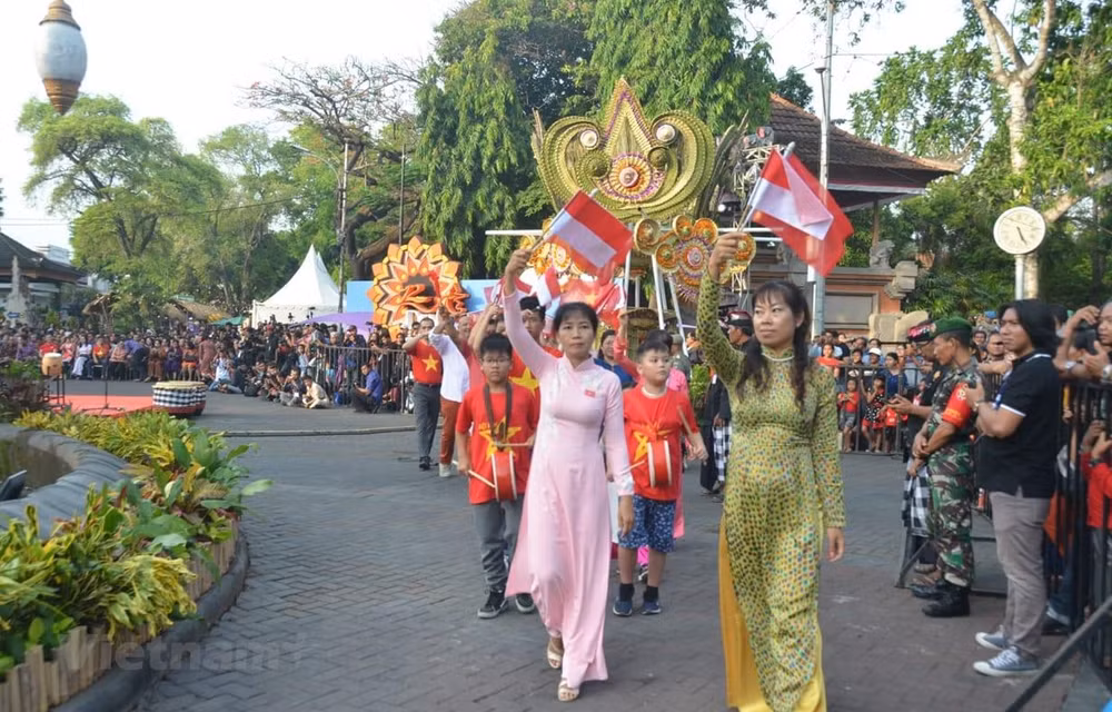 Le Vietnam promeut le tourisme à un festival en Indonésie ảnh 1