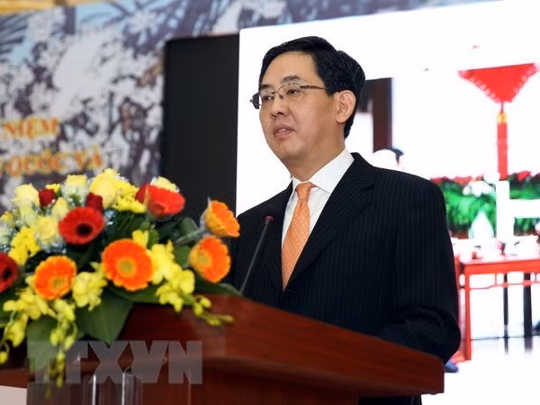 Insigne de l'amitié accordé à l'ambassadeur de Chine au Vietnam ảnh 1