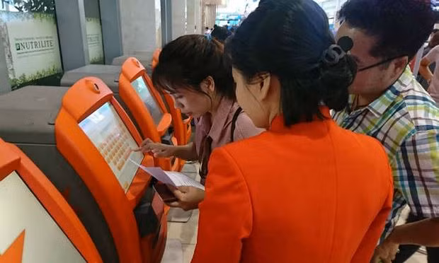 Jetstar Pacific met en service des kiosques d'auto-enregistrement des bagages à l'aéroport ảnh 1