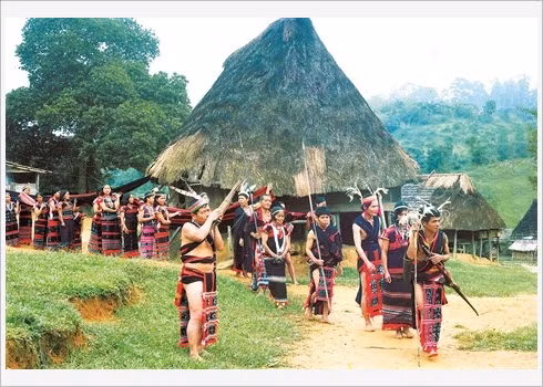 Le mariage traditionnel des Co Tu ảnh 1