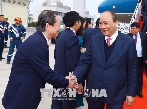 Le PM arrive à Vientiane pour co-présider une réunion du Comité intergouvernemental ảnh 1