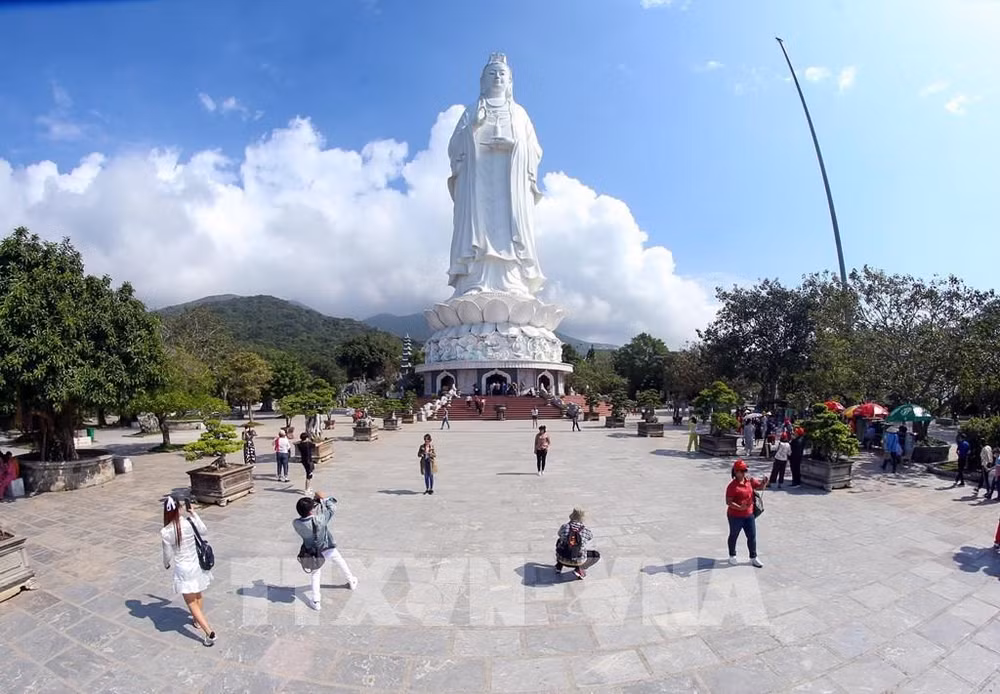 Lancement de nouveaux produits pour séduire les touristes pour les congés du 30 avril et du 1er mai ảnh 1