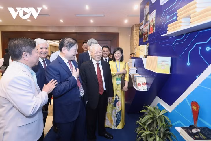 Renforcer l’intelligentsia pour élever le niveau intellectuel du peuple ảnh 2