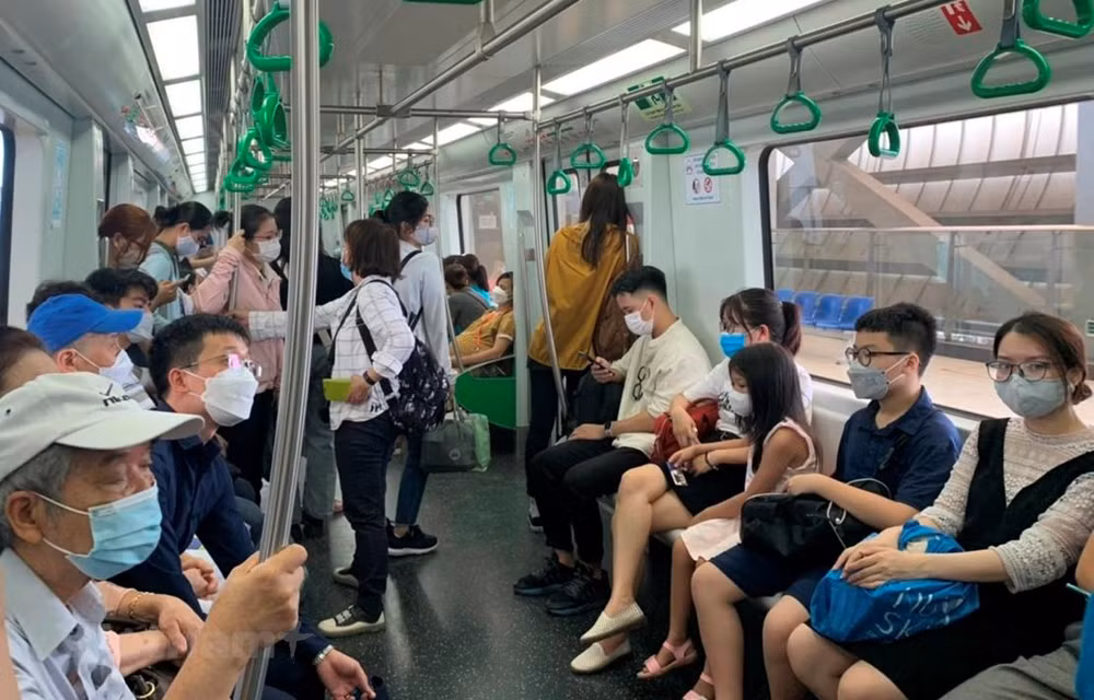  Hanoï: La ligne de métro Cat Linh-Ha Dong transporte plus de 2,65 millions de passagers au premier ảnh 1