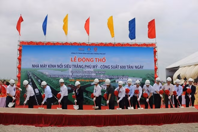 Construction de la première usine de verre flotté ultra clair à Ba Ria-Vung Tau ảnh 1