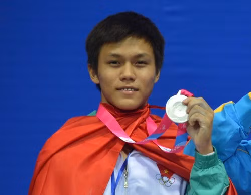 Le Vietnam gagne quatre médailles d’or aux Championnats d’haltérophilie juniors d’Asie ảnh 1
