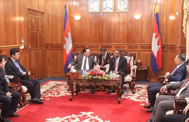 Vietnam et Cambodge resserrent la coopération entre les deux forces de sécurité ảnh 1