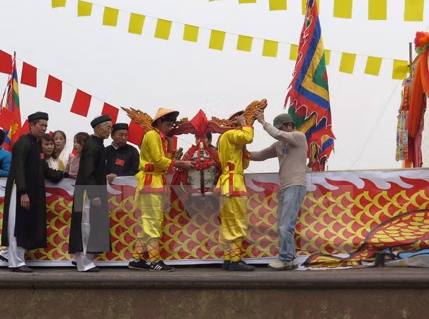 Une fête pour commémorer les rois Trân ảnh 1