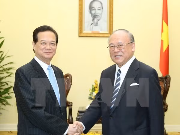 Nguyên Tân Dung reçoit le conseiller spécial de l’alliance parlementaire d’amitié Japon-Vietnam ảnh 1