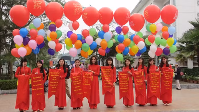 De nombreuses activités pour célébrer la journée de la poésie du Vietnam 2016 ảnh 1
