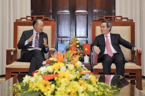 Le gouverneur de la Banque d'État reçoit le président de la BM ảnh 1