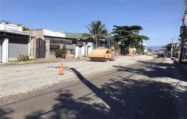 Le PM préside une réunion sur la construction des rocades à Hanoi et Ho Chi Minh-Ville ảnh 1
