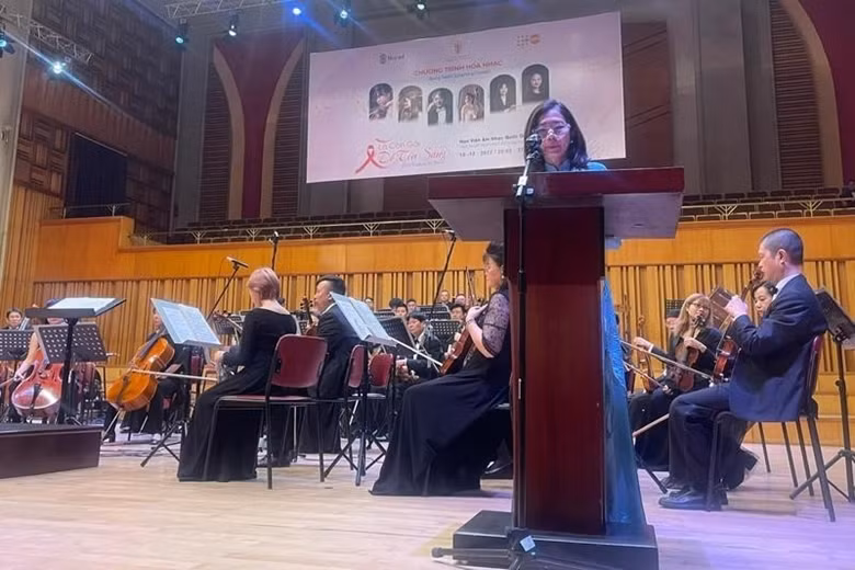 Un concert sensibilise à l'égalité hommes-femmes ảnh 1
