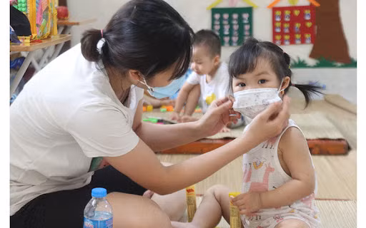 Renforcer les solutions pour protéger et soigner les enfants touchés par l'épidémie de COVID-19 ảnh 1