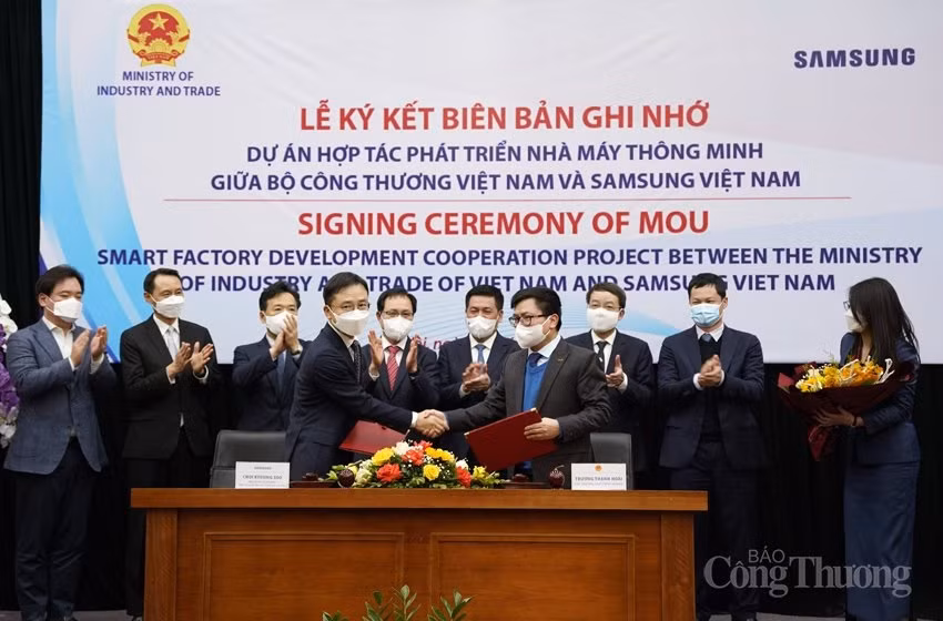 Samsung Vietnam soutient le développement de l'usine intelligente au Vietnam ảnh 2