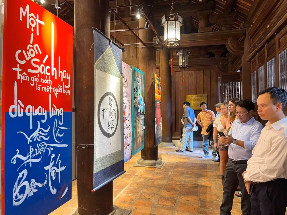 Exposition de calligraphie et de graffiti au Temple de la littérature à Hanoï ảnh 1