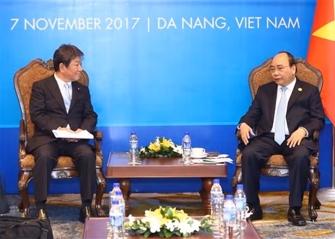 Le PM reçoit le ministre japonais de la Revitalisation économique ảnh 1