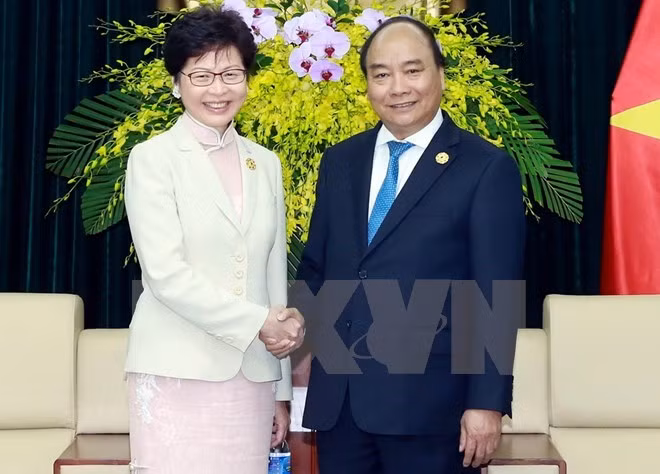 Le PM Nguyen Xuan Phuc reçoit le chef de la région administrative spéciale de Hong Kong (Chine) ảnh 1