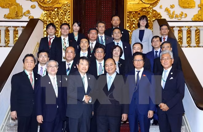  Le PM s'attend à une expansion des entreprises japonaises et coréennes au Vietnam ảnh 1