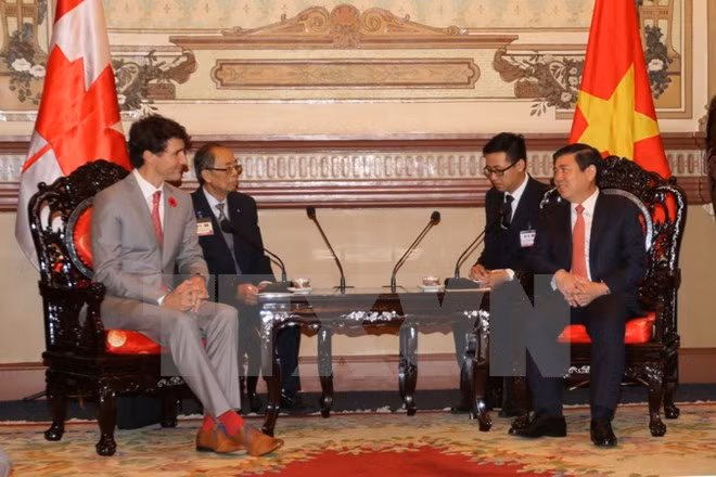 Le PM canadien quitte HCM-Ville pour le Sommet de l’APEC à Da Nang ảnh 1