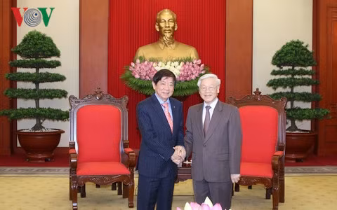 Des dirigeants vietnamiens reçoivent le président du Parti d'action populaire de Singapour ảnh 1