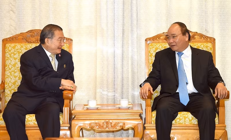 Le PM Nguyên Xuân Phuc reçoit le président du thaïlandais TCC ảnh 1