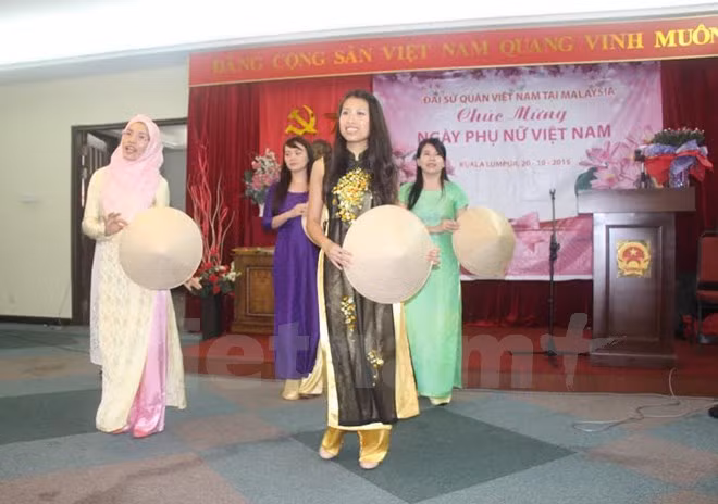 Le 85e anniversaire de l’Union des femmes vietnamiennes célébré en Malaisie ảnh 1