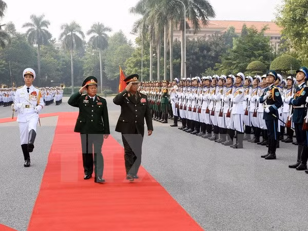 Vietnam et Laos promeuvent la coopération entre leurs Armées ảnh 1