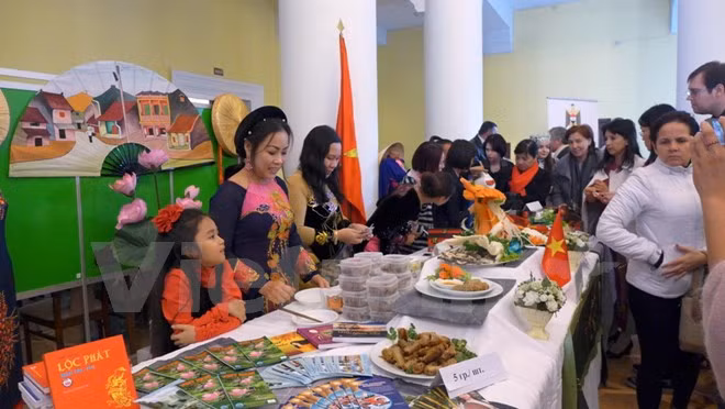 Le Vietnam au 3e Festival de la culture et de la gastronomie asiatiques à Kiev ảnh 1