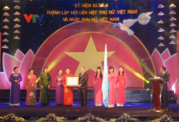 85ème anniversaire de l’Union des femmes vietnamiennes ảnh 1