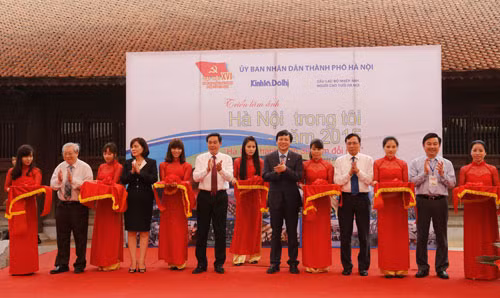 Exposition "Hanoi - Itinéraire de 30 ans de Renouveau" ảnh 1