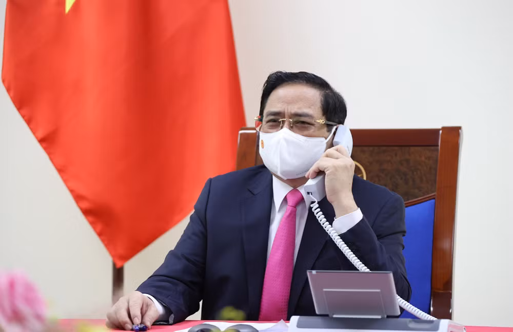 Vietnam-Japon : Conversation téléphonique entre les Premiers ministres ảnh 1