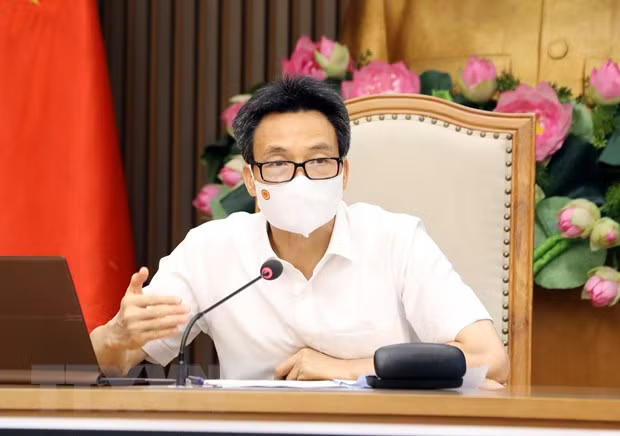Le vice-PM Vu Duc Dam ordonne tous les efforts pour l'importation de vaccins anti-COVID-19 ảnh 1